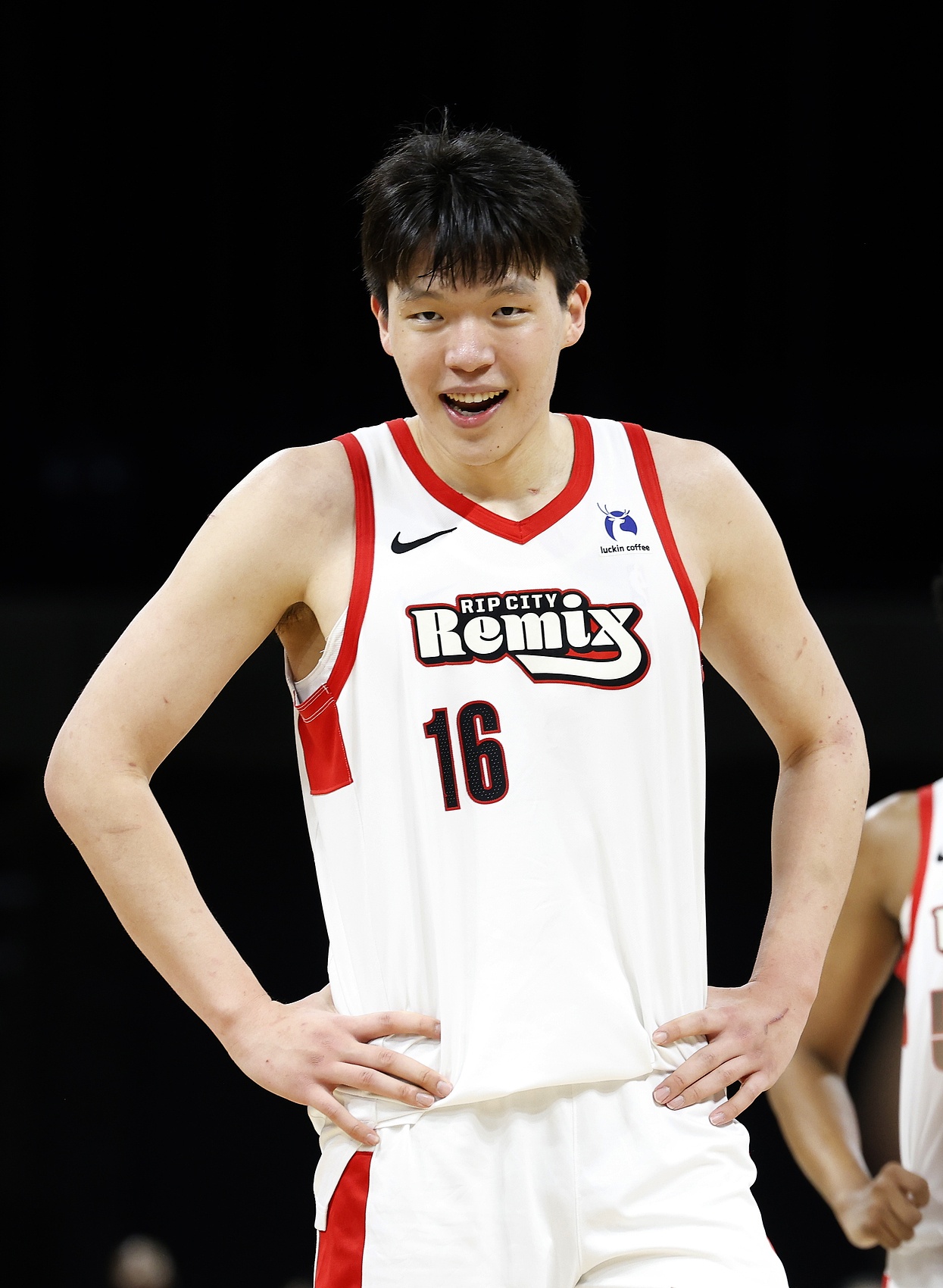 云开体育-拓媒：杨瀚森在G联盟是进攻核心但在NBA不是 这限制了他的发挥